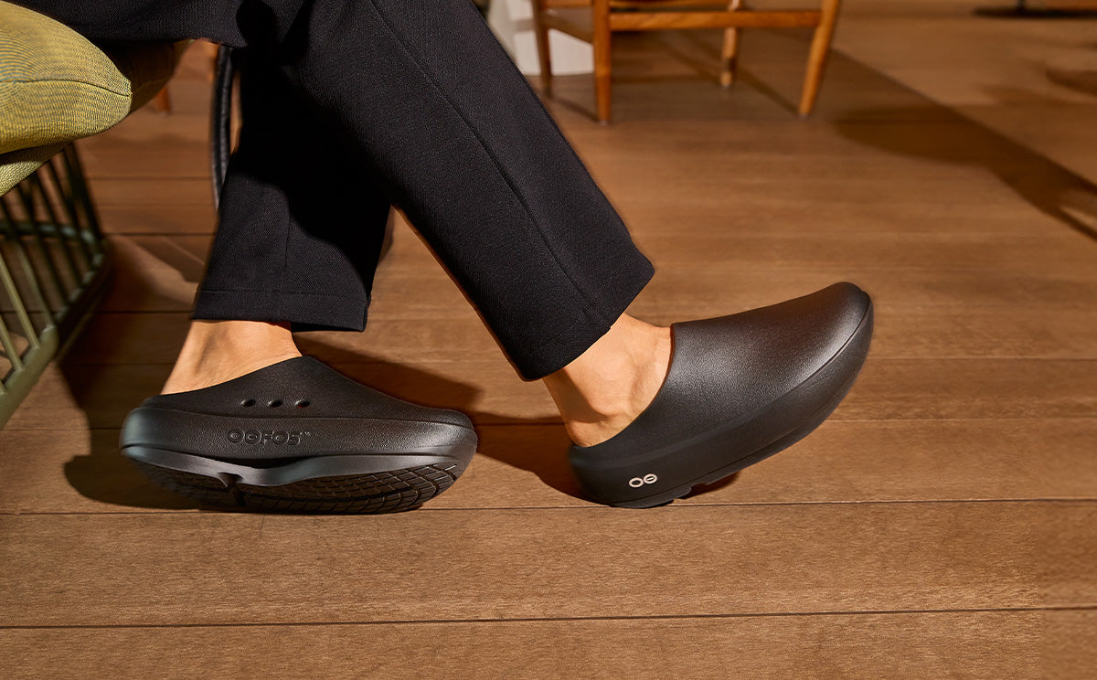Mens Cloog PLUS Clog - Black - Image 9