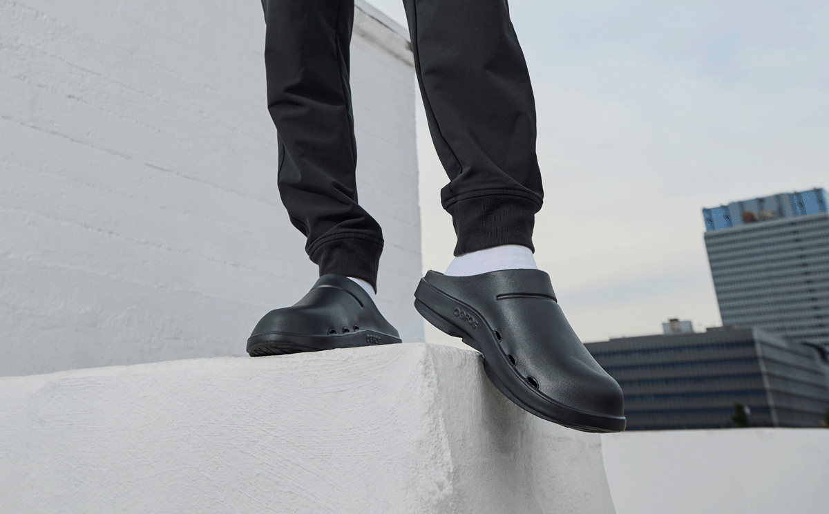 Mens OOcloog Clog - Black - Image 9